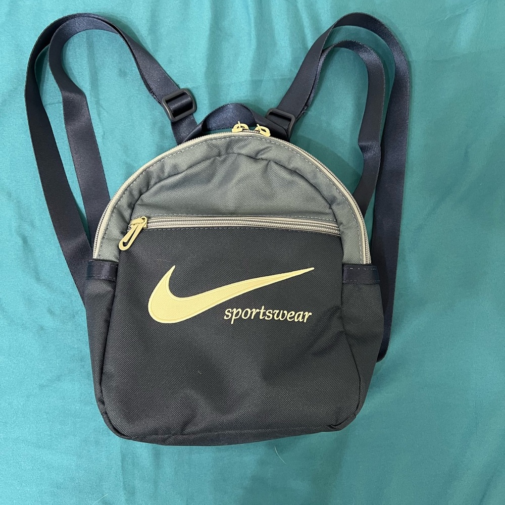 NIKE FUTURA SPORTSWEAR MINI BACKPACK